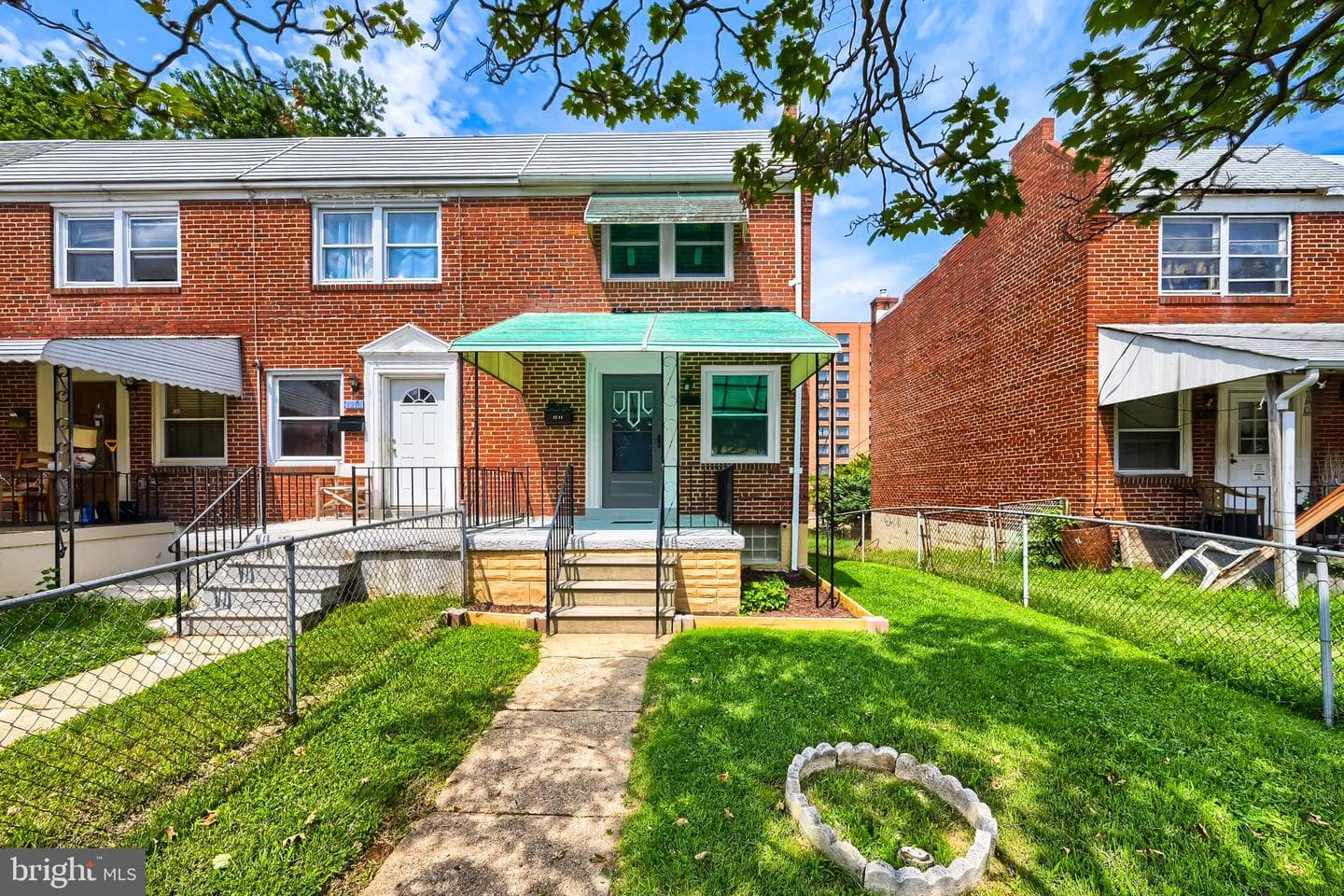 1214 Anglesea Street photo 4