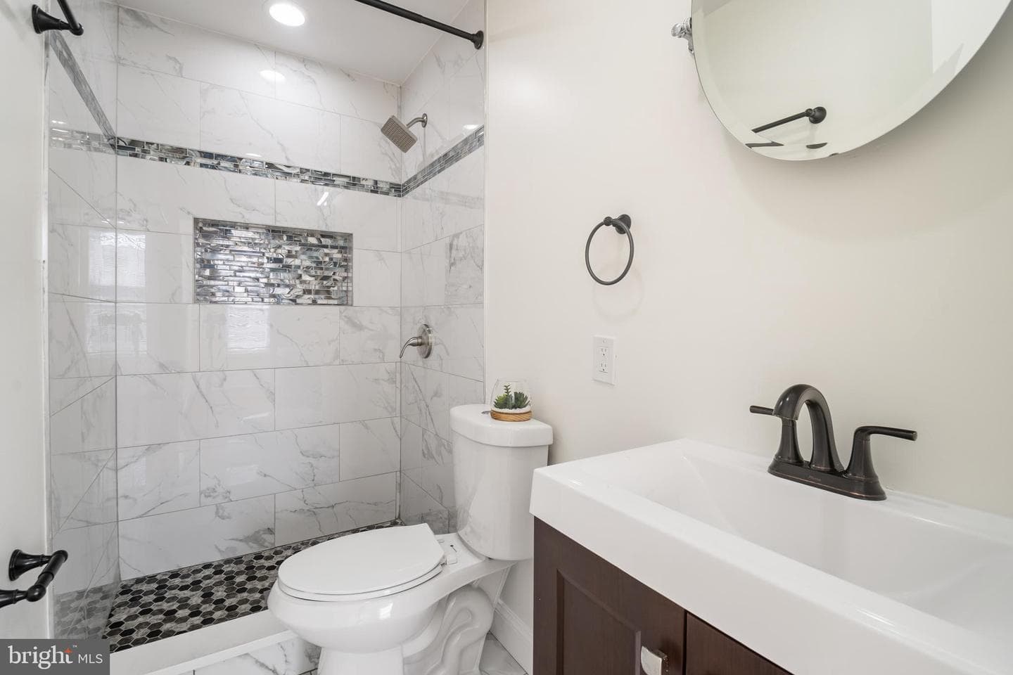 404 N Robinson Street photo 13