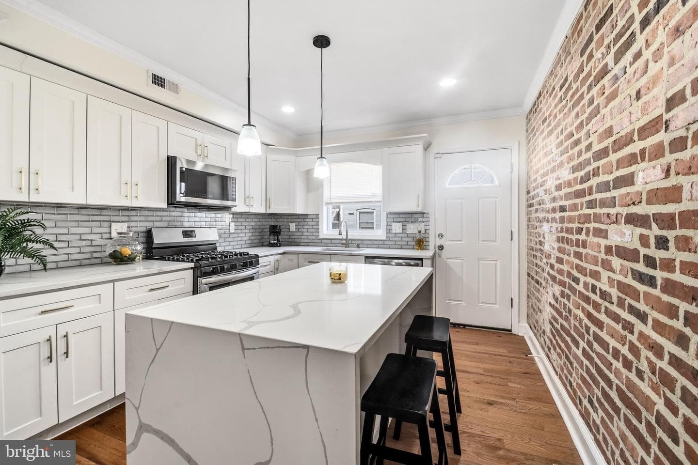 404 N Robinson Street photo 5