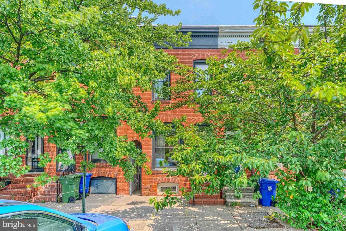 827 S Montford Avenue photo 4