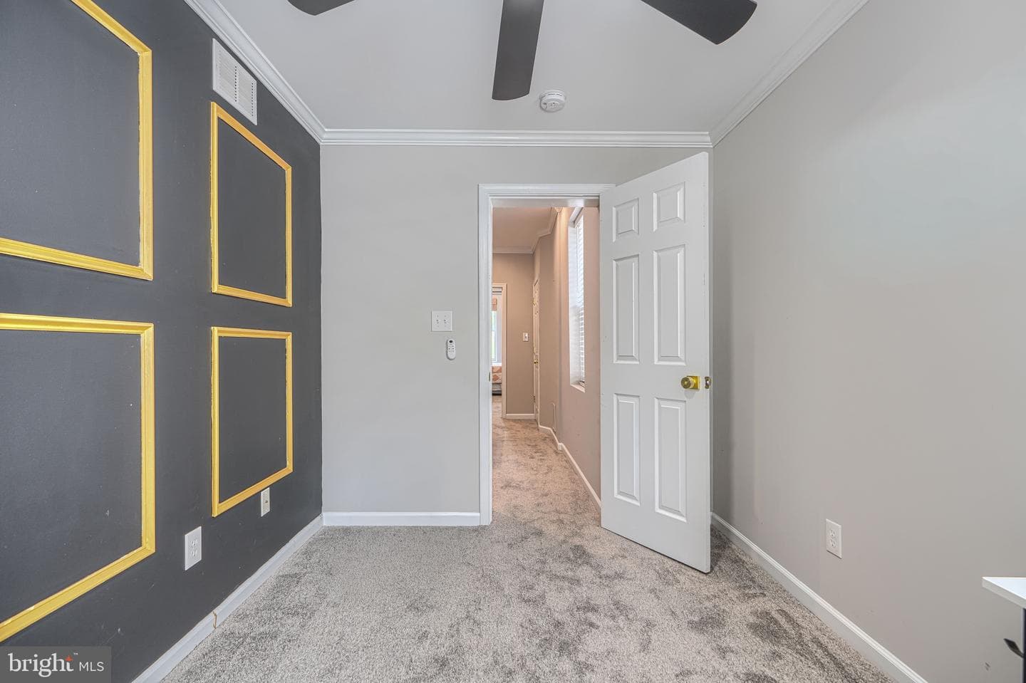 827 S Montford Avenue photo 41