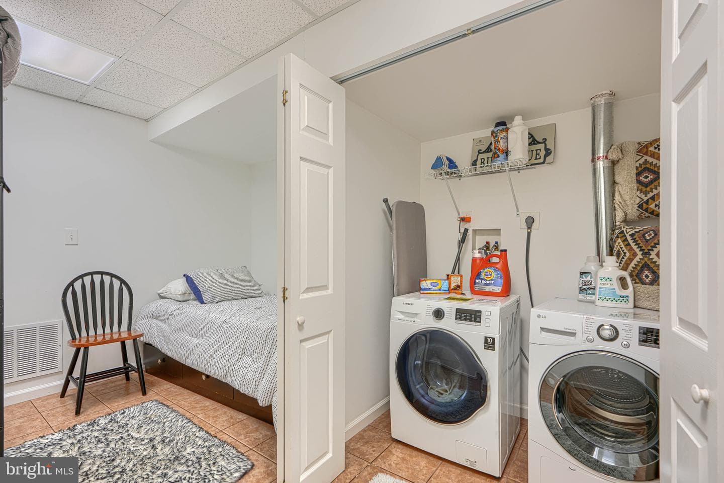 827 S Montford Avenue photo 43