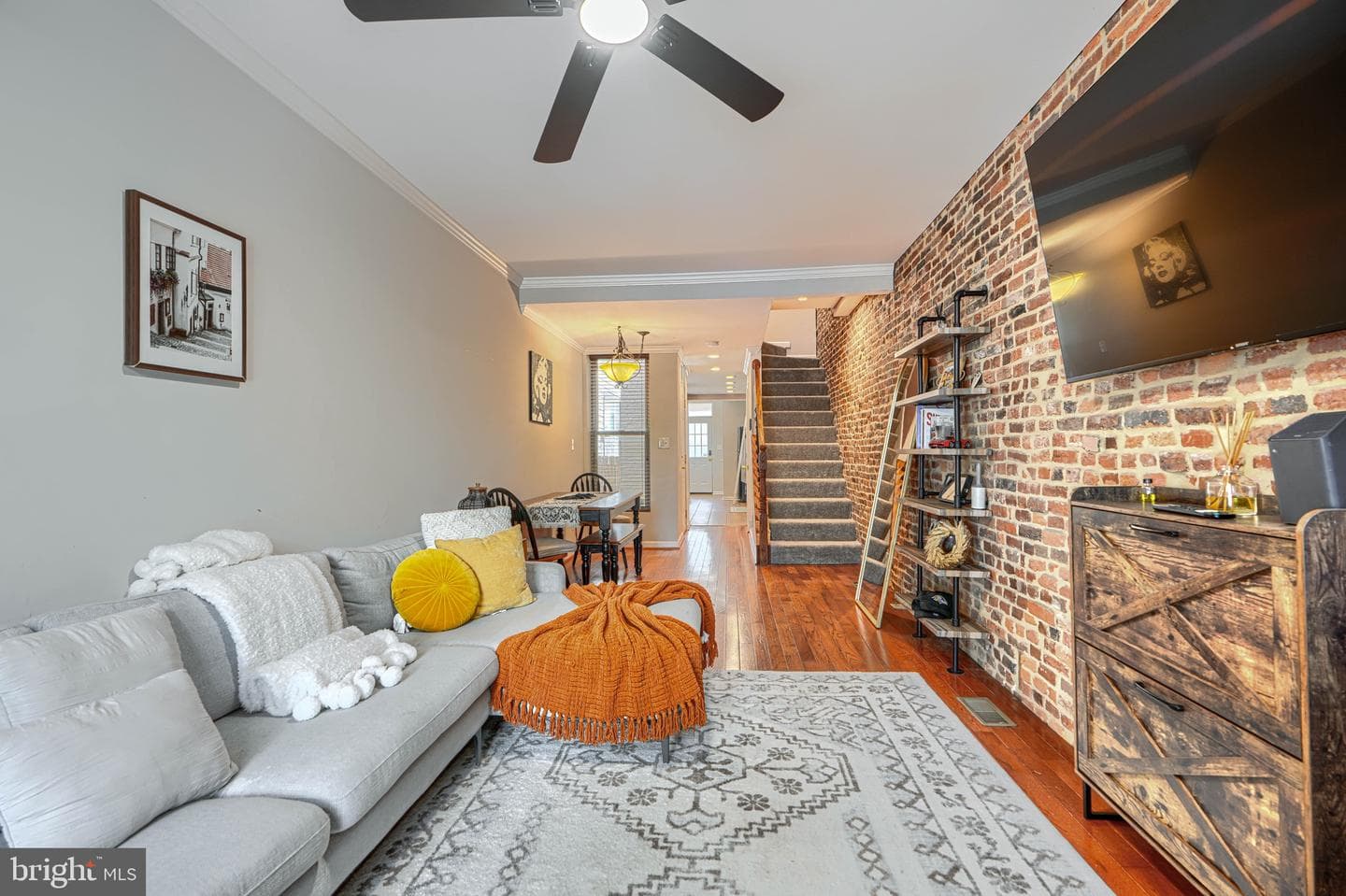 827 S Montford Avenue photo 6