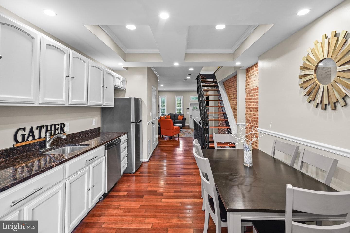 1411 W Ostend Street photo 10