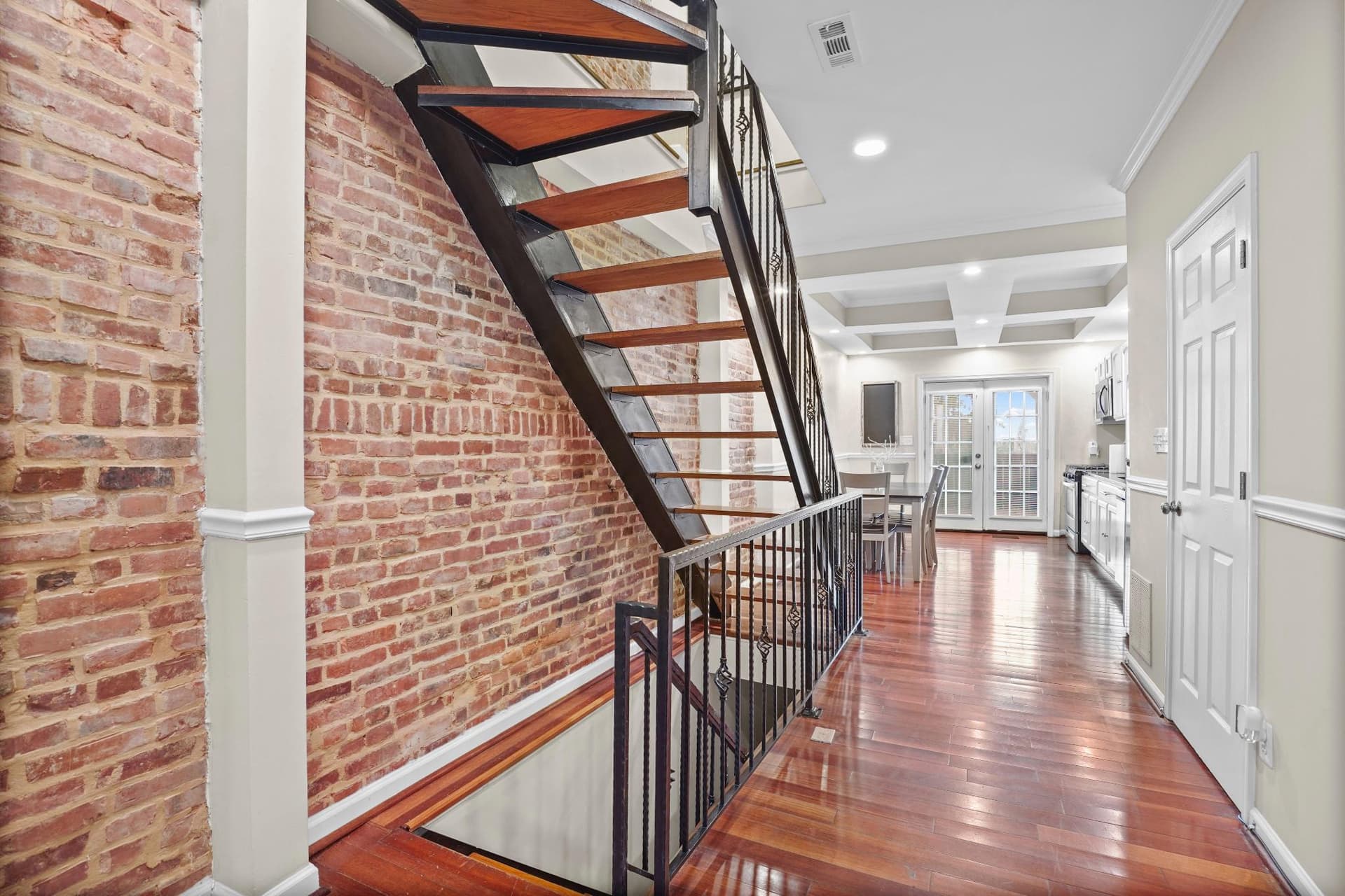 1411 W Ostend Street photo 9