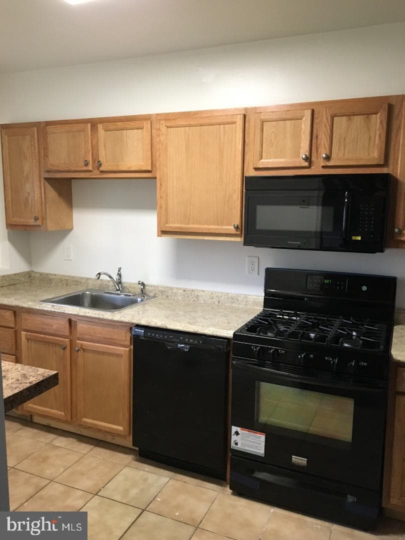908 Evesham Avenue photo 4