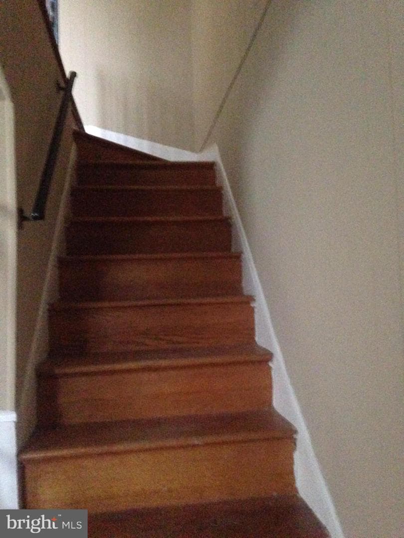 908 Evesham Avenue photo 5
