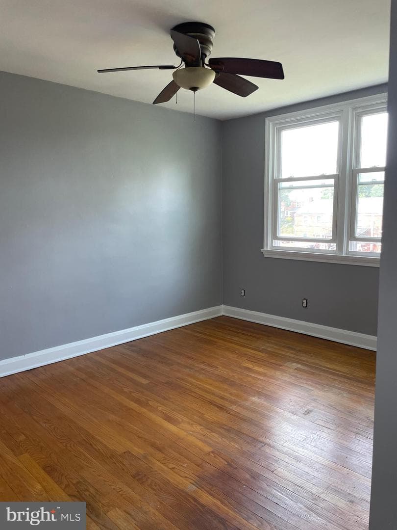 908 Evesham Avenue photo 9