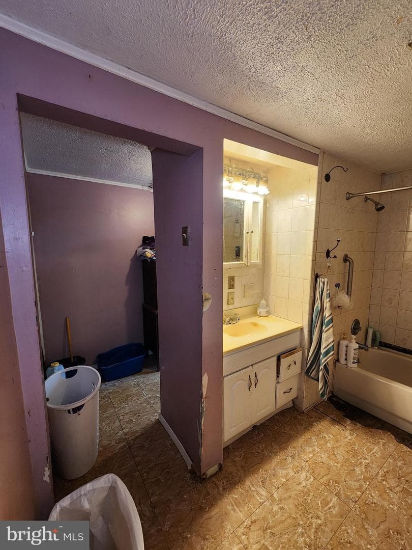 1333 Sargeant Street photo 38