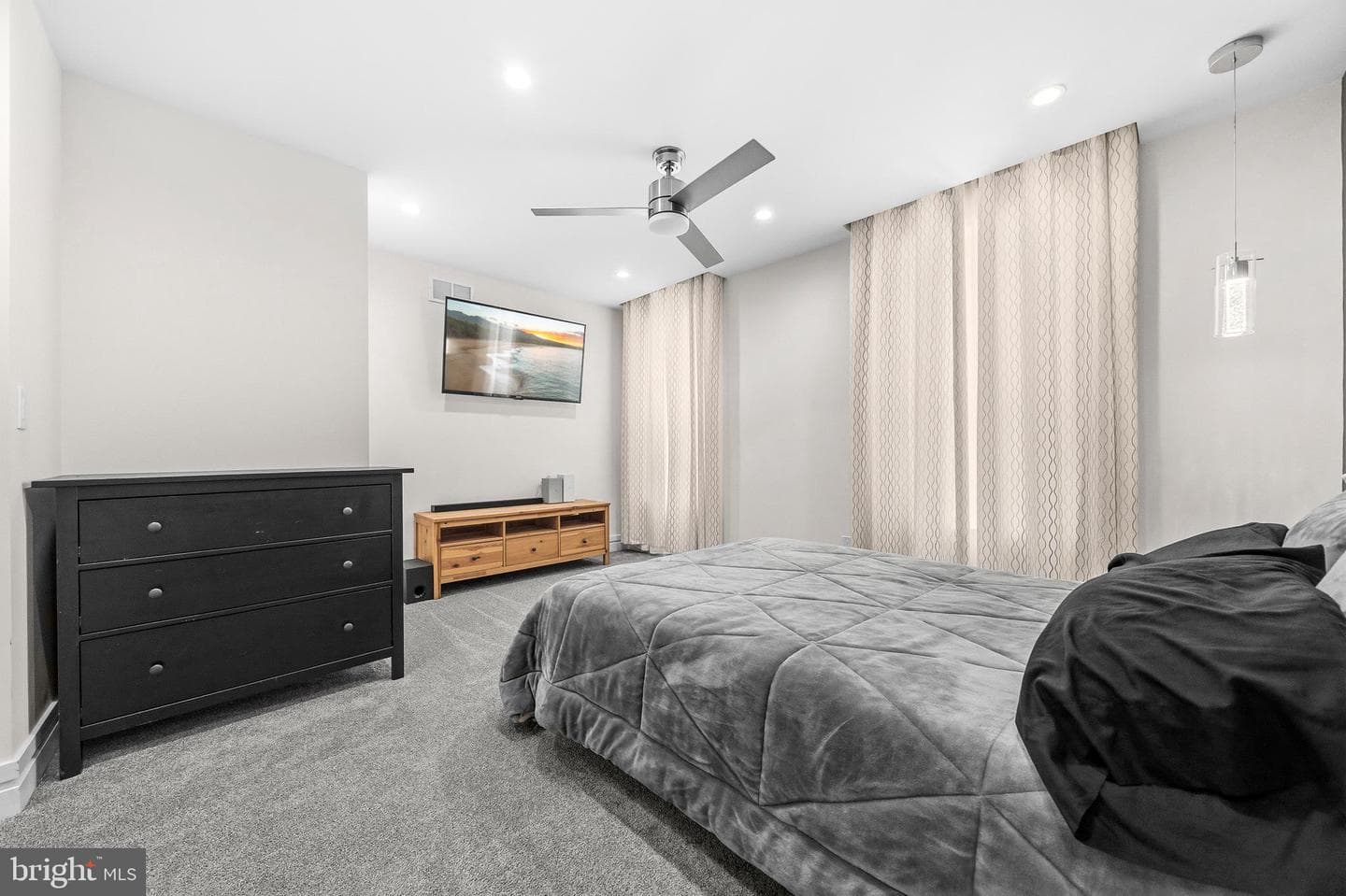 830 N Bond Street photo 23