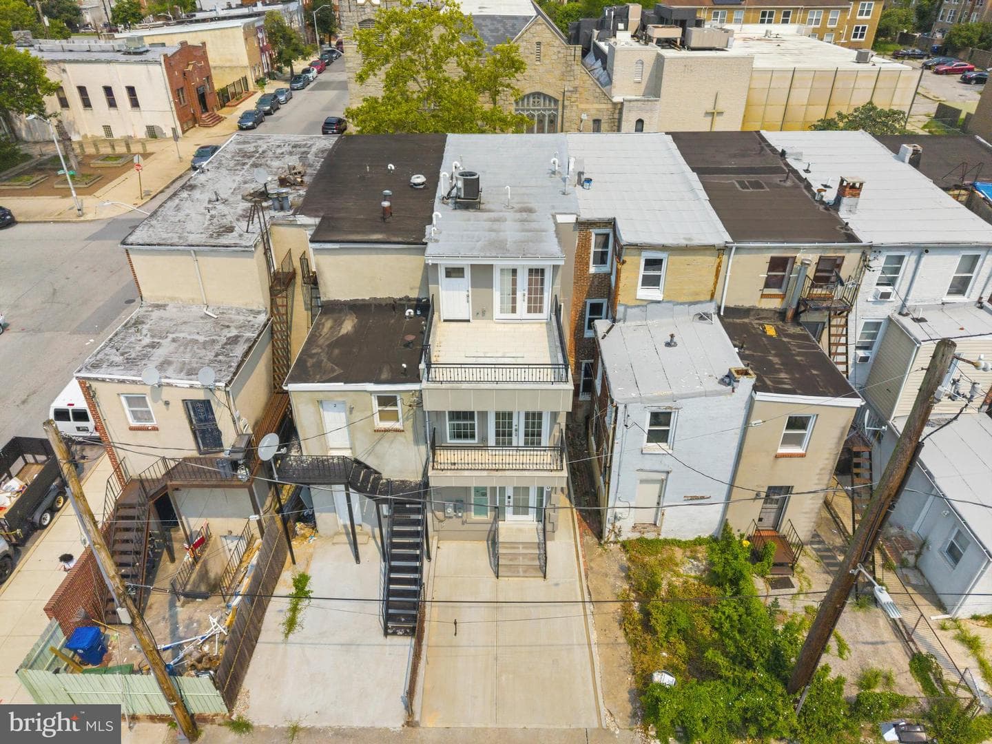 830 N Bond Street photo 37