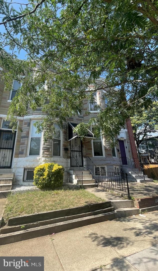 1904 W Lexington Street photo 3