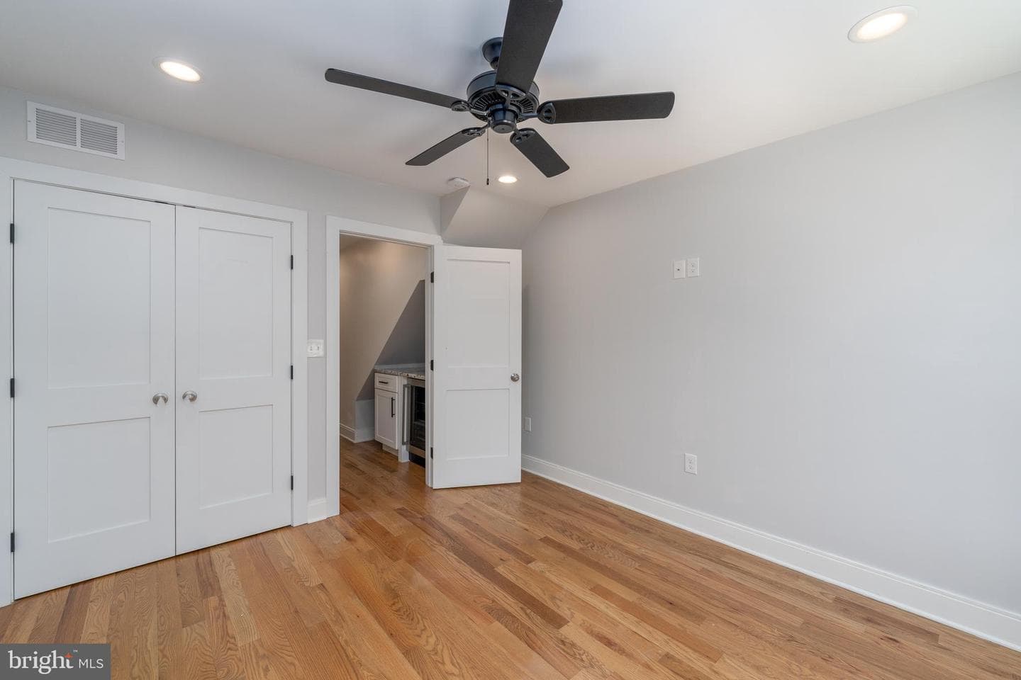 413 S Robinson Street photo 19