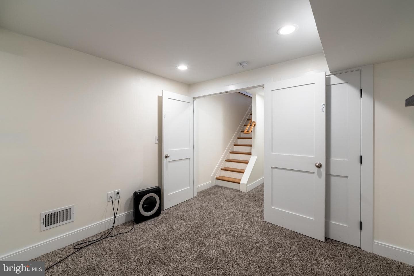 413 S Robinson Street photo 22
