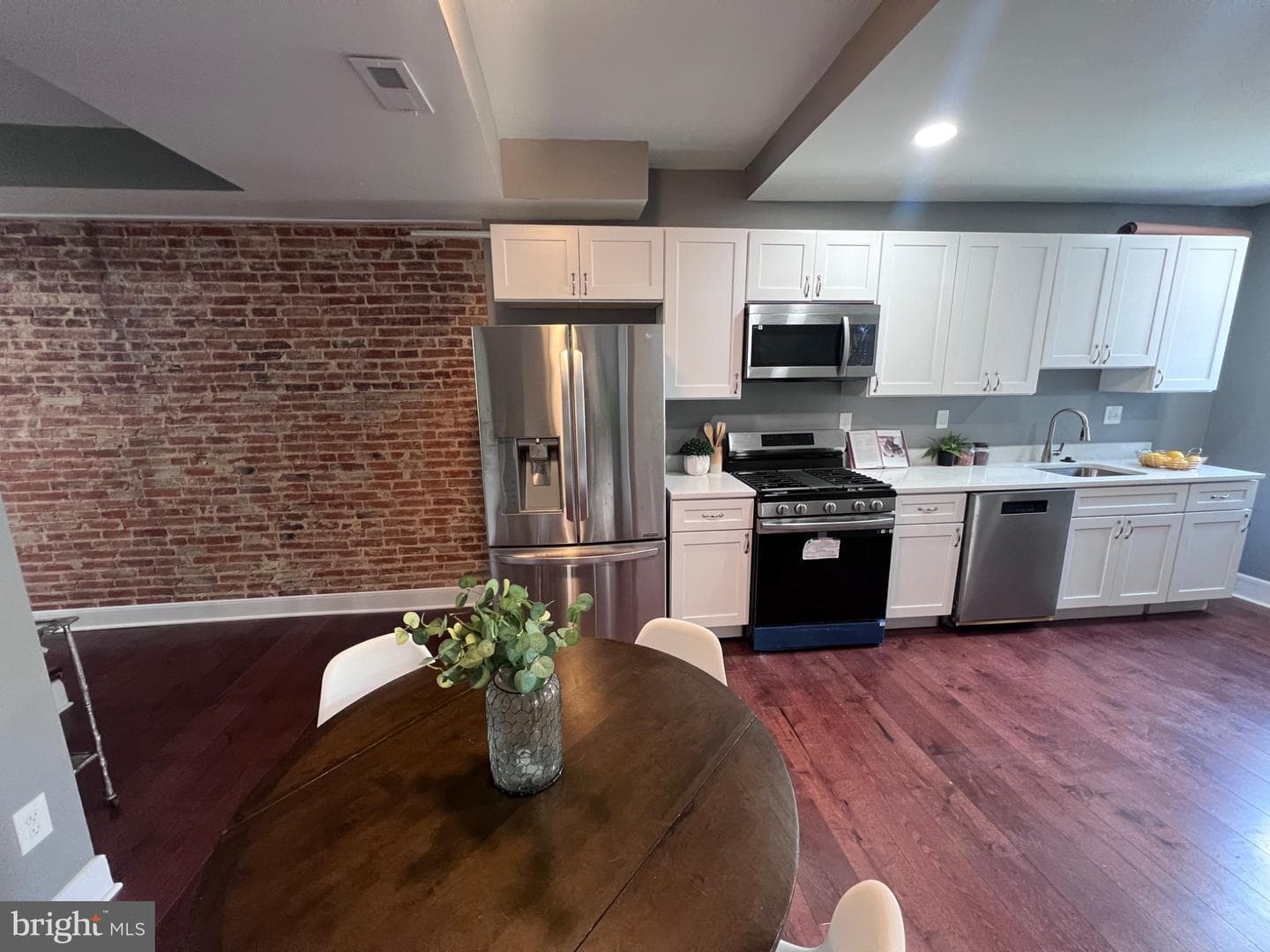 1512 W Pratt Street photo 6