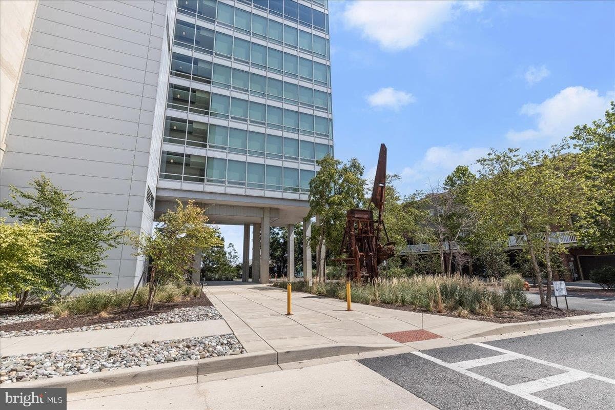 1200 Steuart Street #625 photo 44