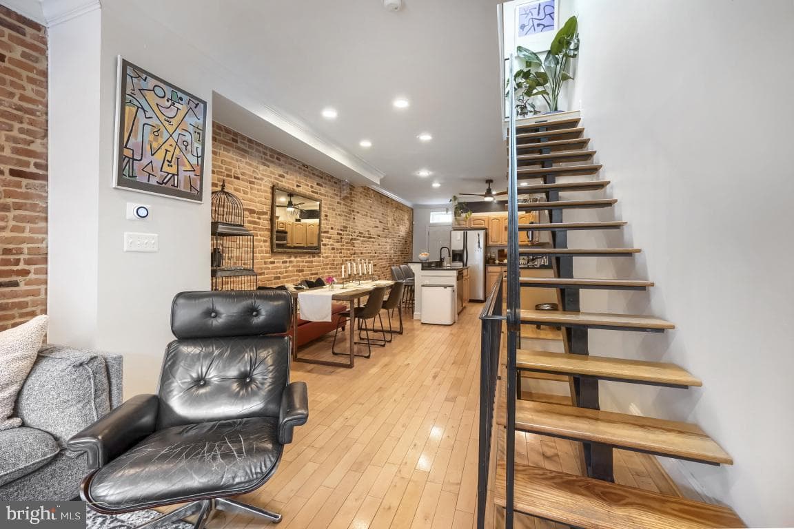 7 S Robinson Street photo 6