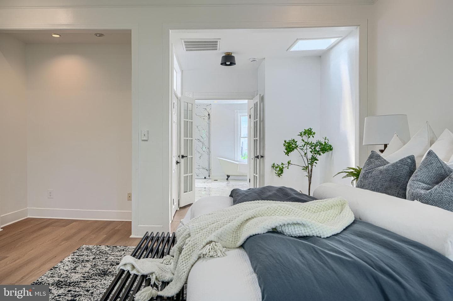 2118 Bolton Street photo 26