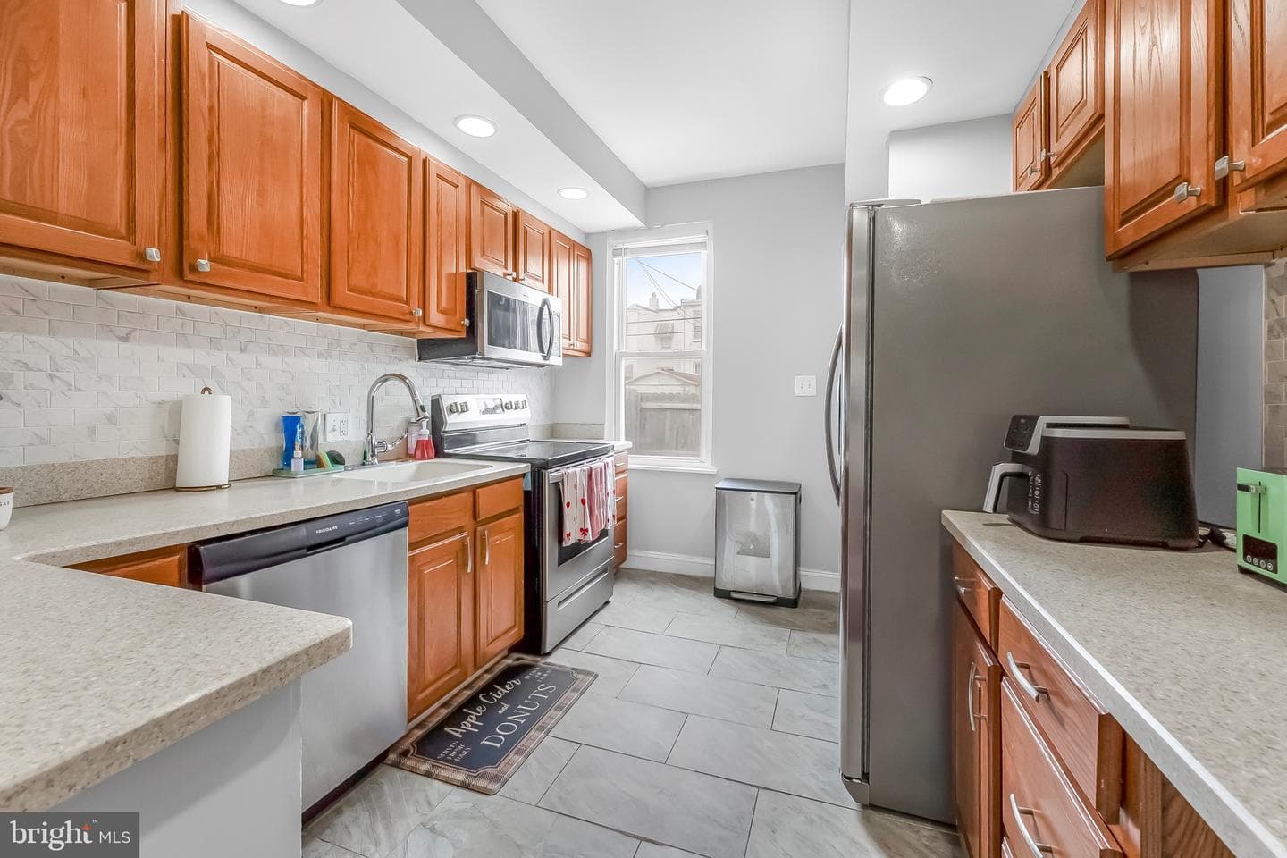 2831 Lake Avenue photo 9