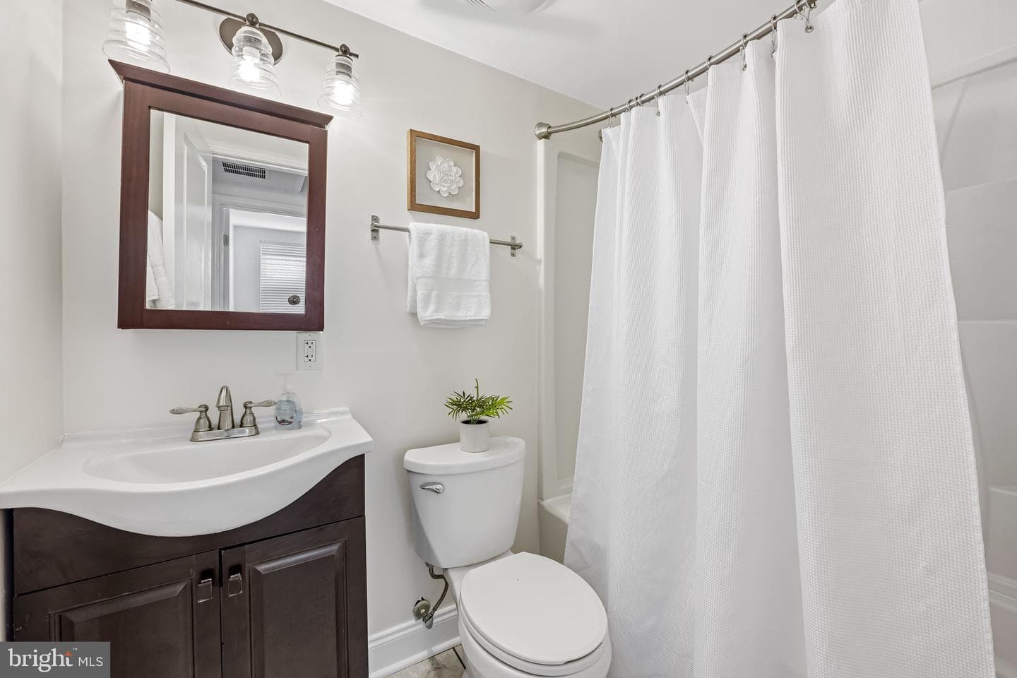 133 N Bradford Street N photo 24