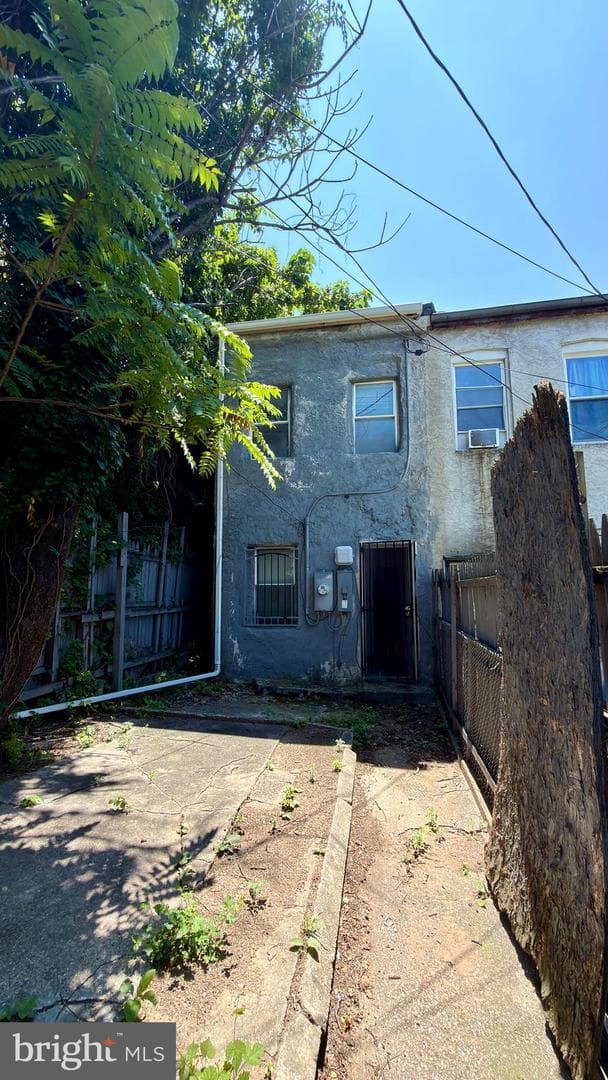 2124 Hollins Street photo 16