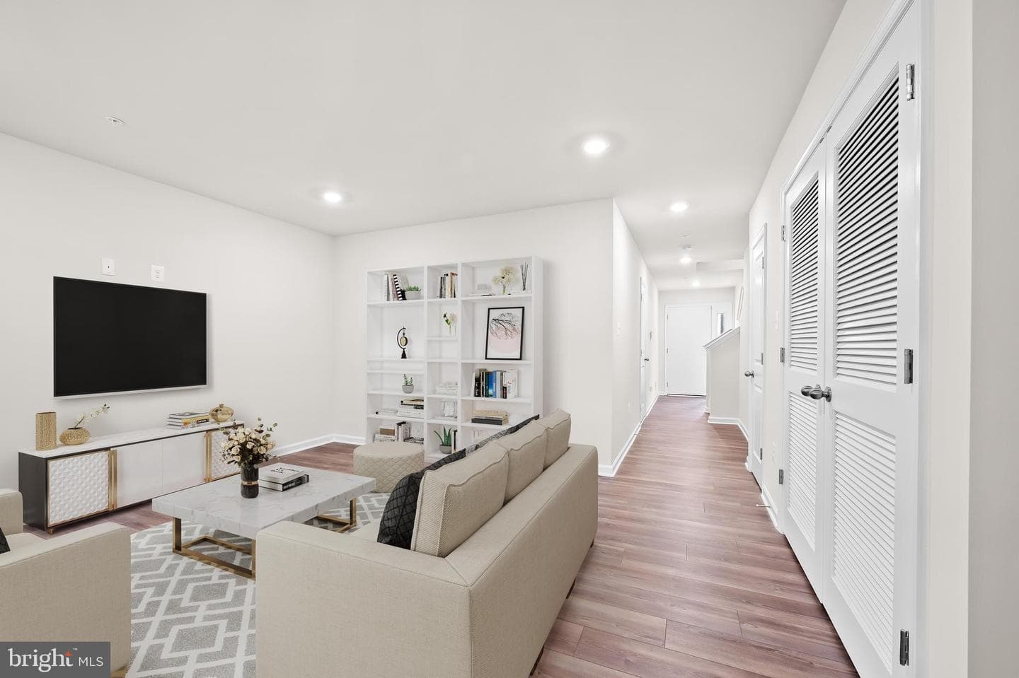 647 Mozart Way photo 9