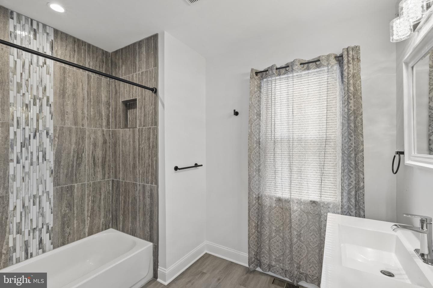 455 E Lorraine Avenue photo 24