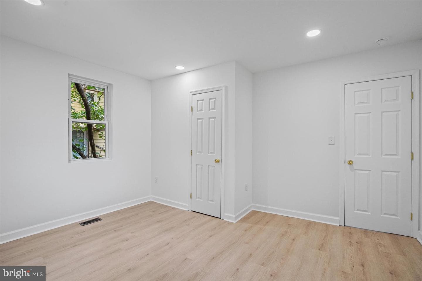 38 N Monastery Avenue photo 25