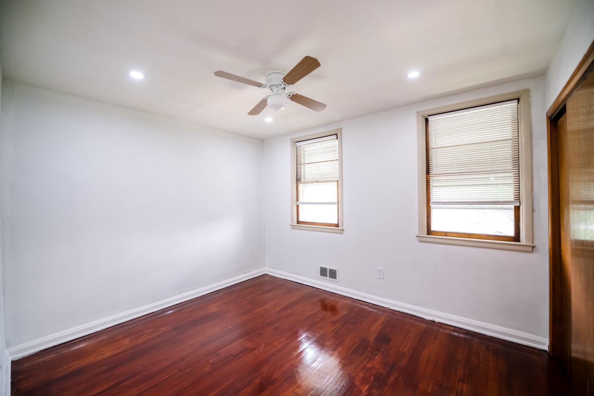 1608 Dundalk Avenue photo 17