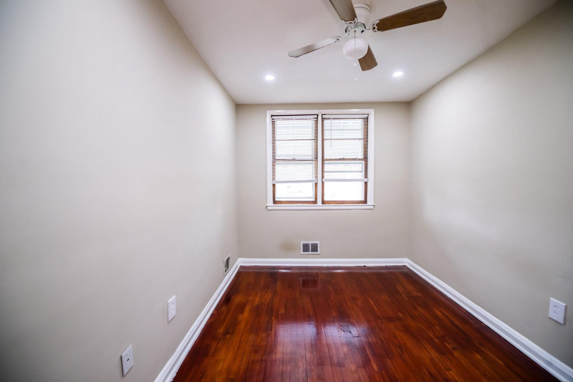 1608 Dundalk Avenue photo 23