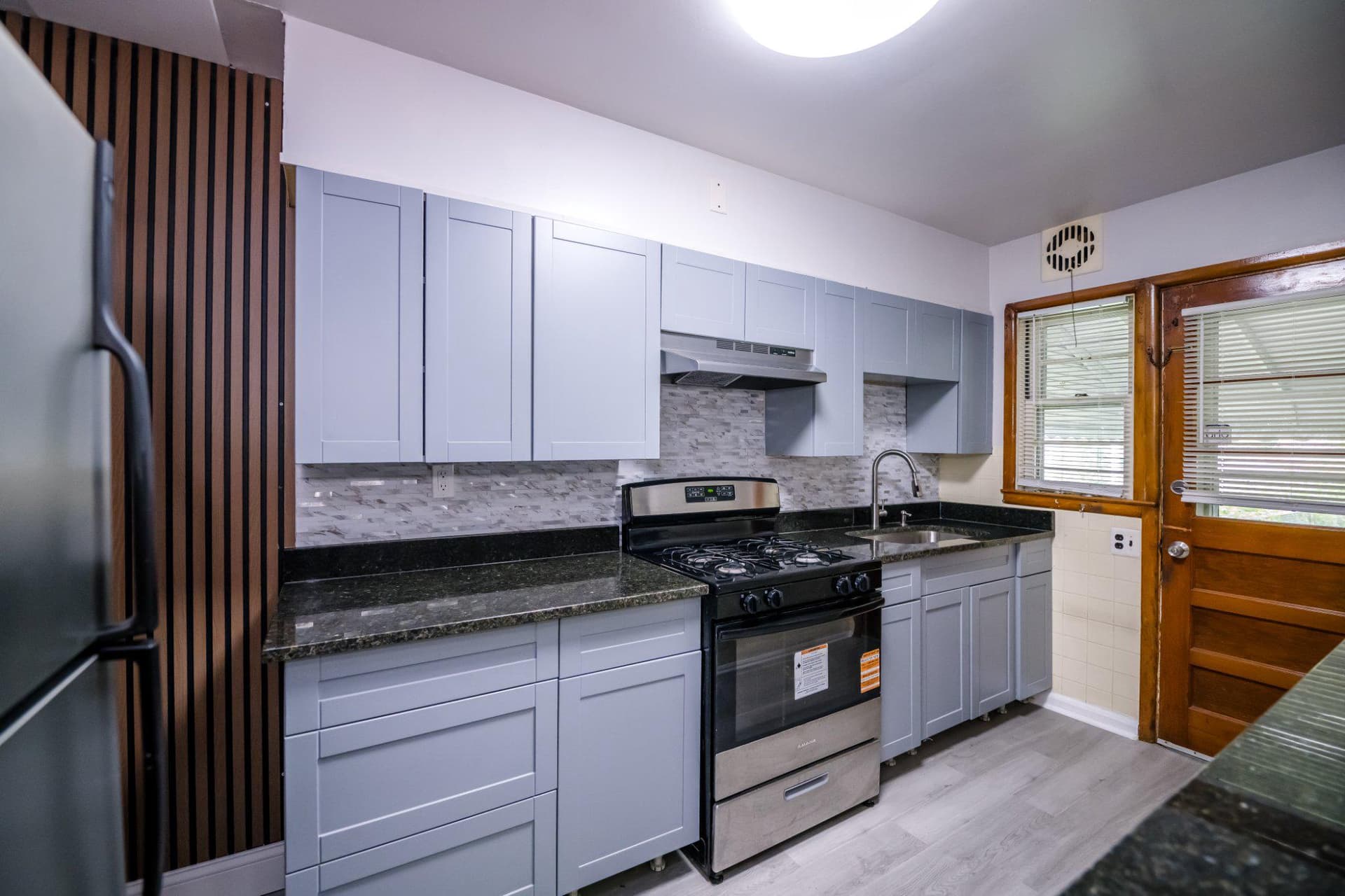1608 Dundalk Avenue photo 6