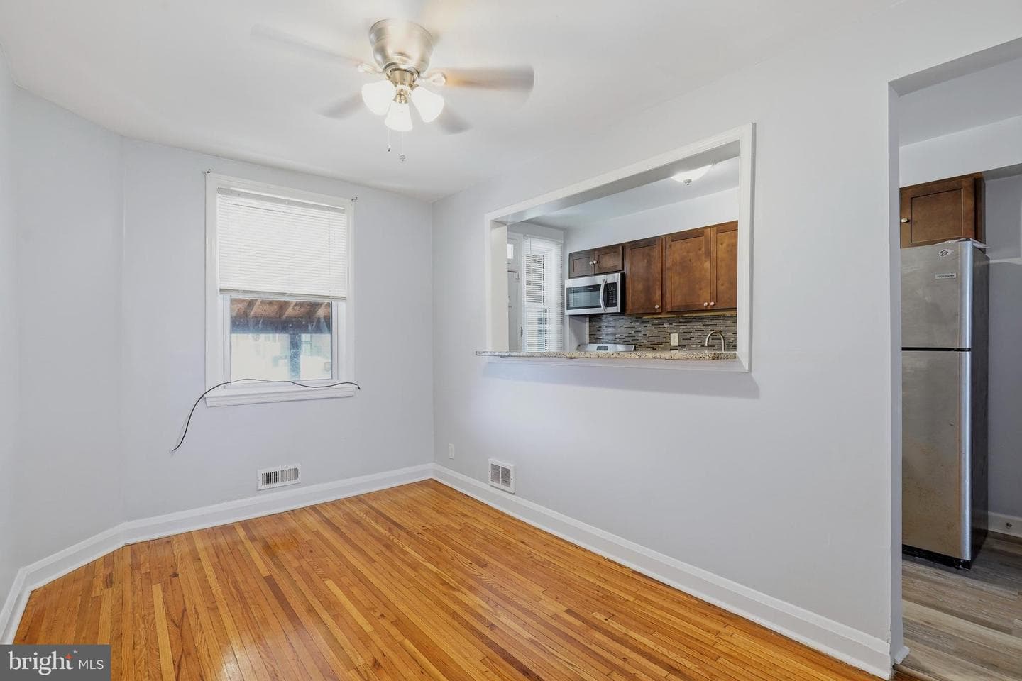 5126 Arbutus Avenue photo 10