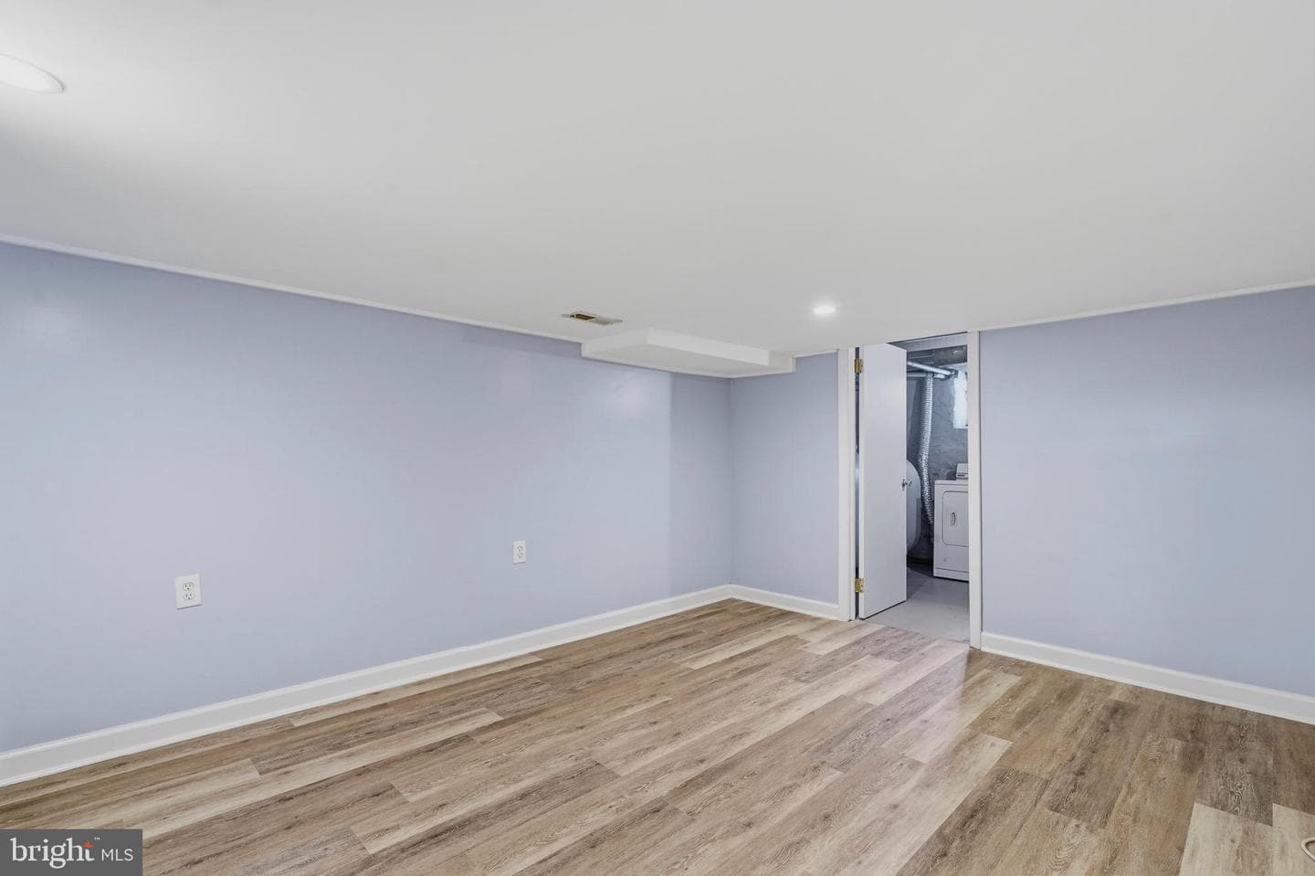 5126 Arbutus Avenue photo 25