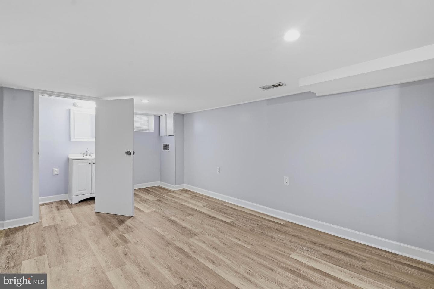 5126 Arbutus Avenue photo 27