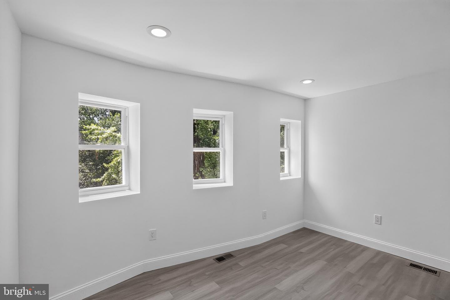 2877 Woodbrook Avenue photo 17