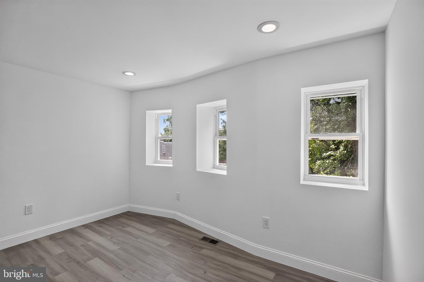 2877 Woodbrook Avenue photo 21