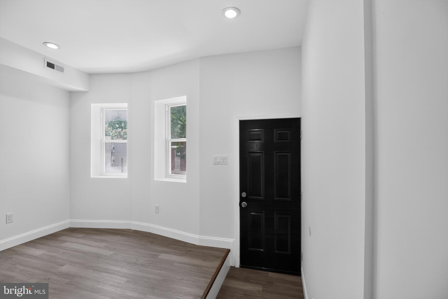 2877 Woodbrook Avenue photo 5
