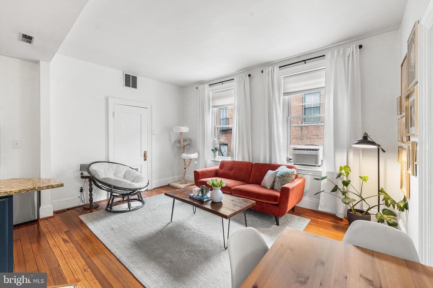 10 W Madison Street #31 photo 3