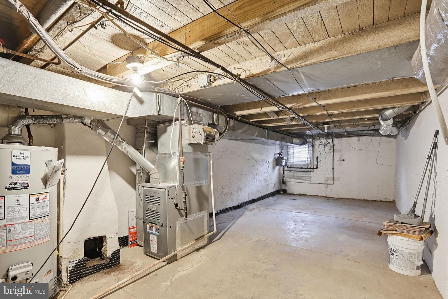 2116 Bank Street photo 40