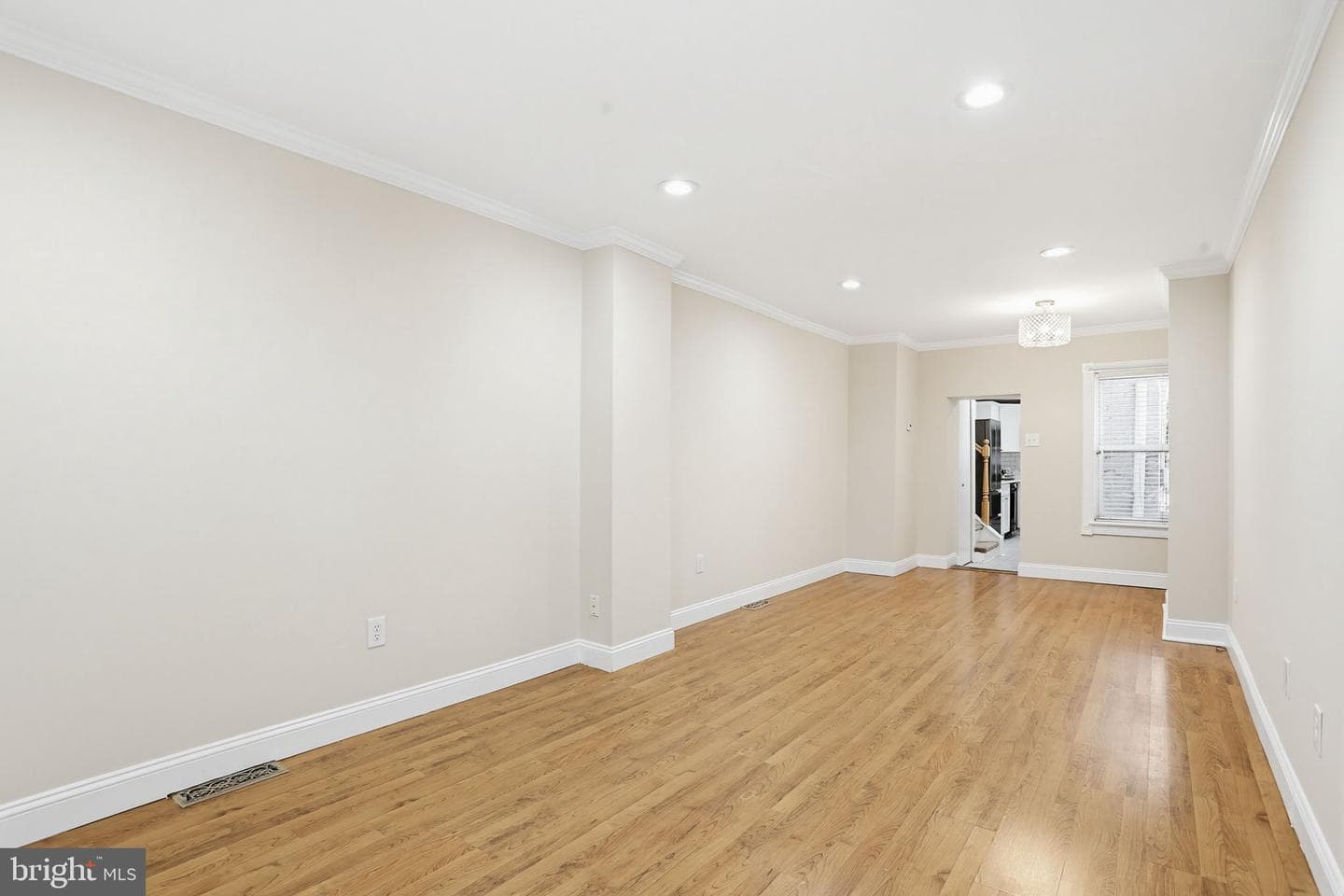 2116 Bank Street photo 8