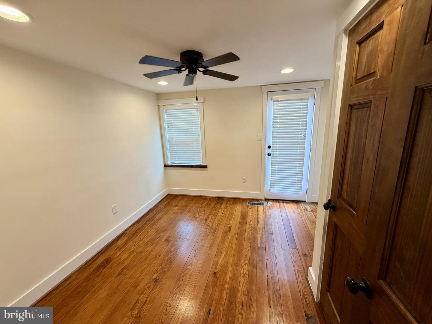 1530 E Clement Street photo 8