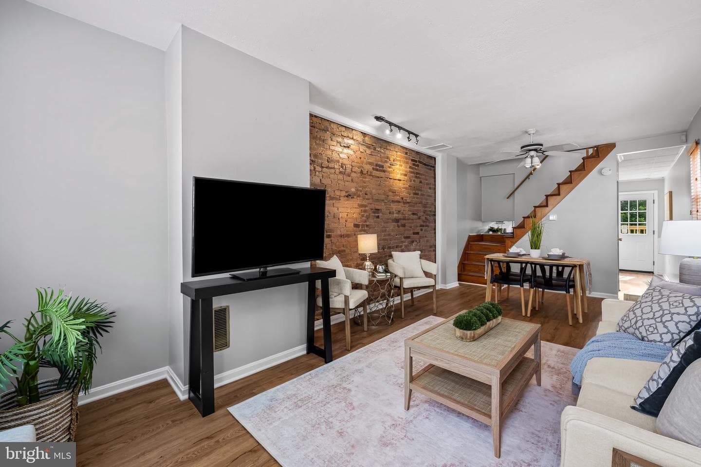 1417 Anchor Street photo 4