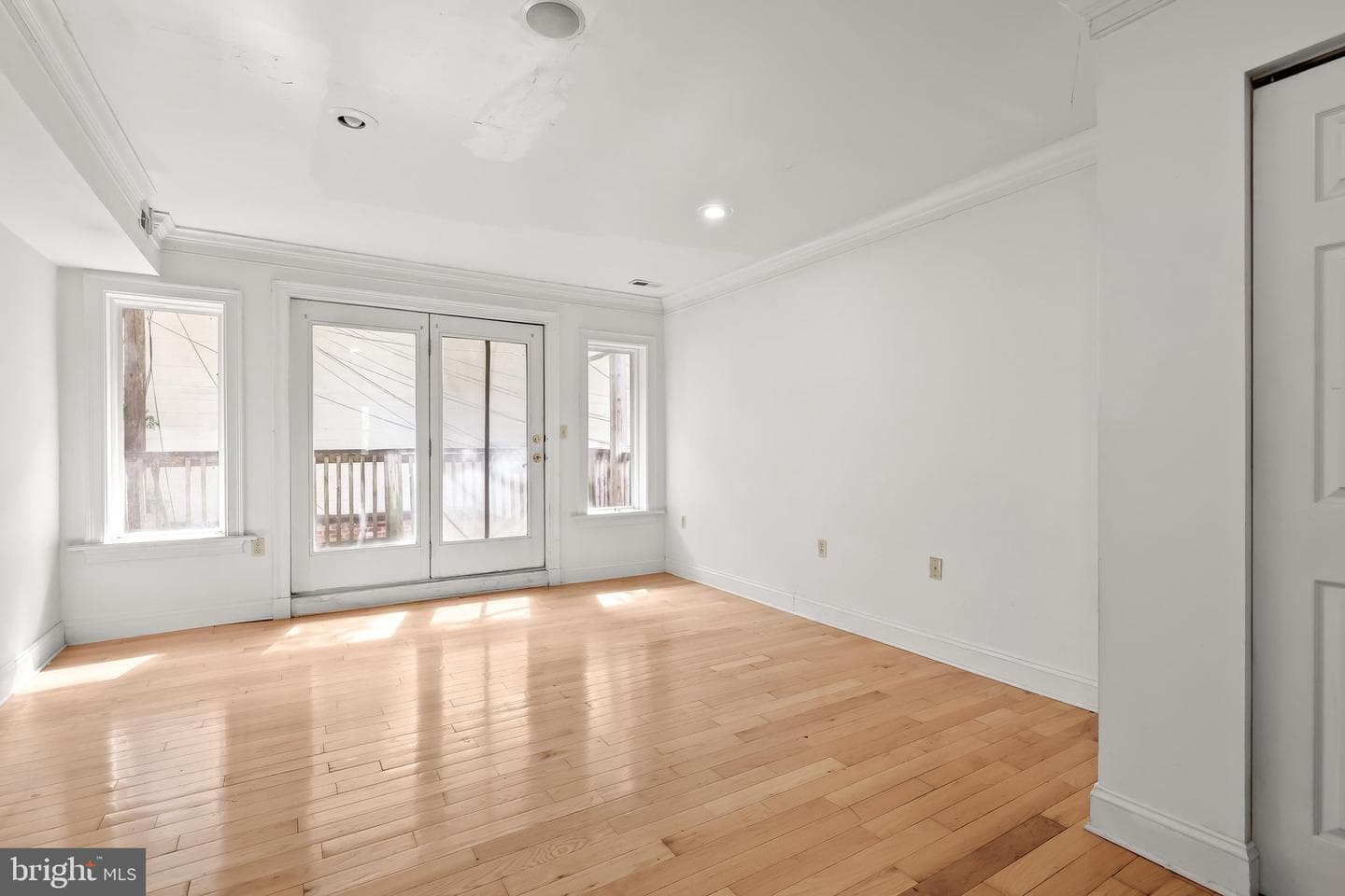 517 S Patterson Park Avenue photo 17