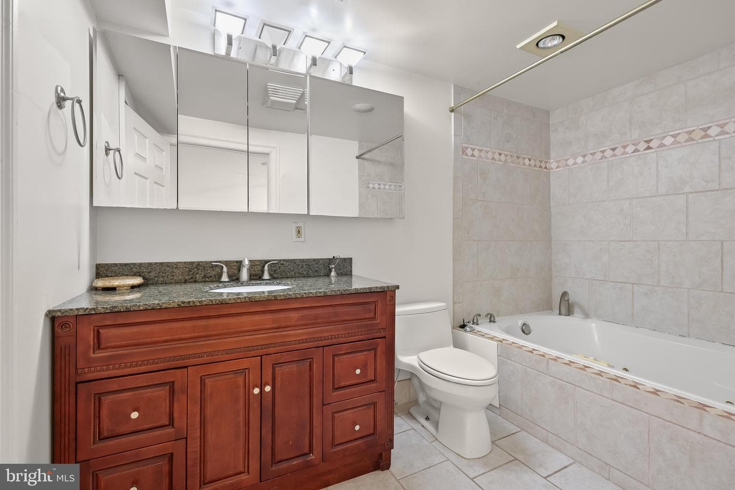 517 S Patterson Park Avenue photo 25