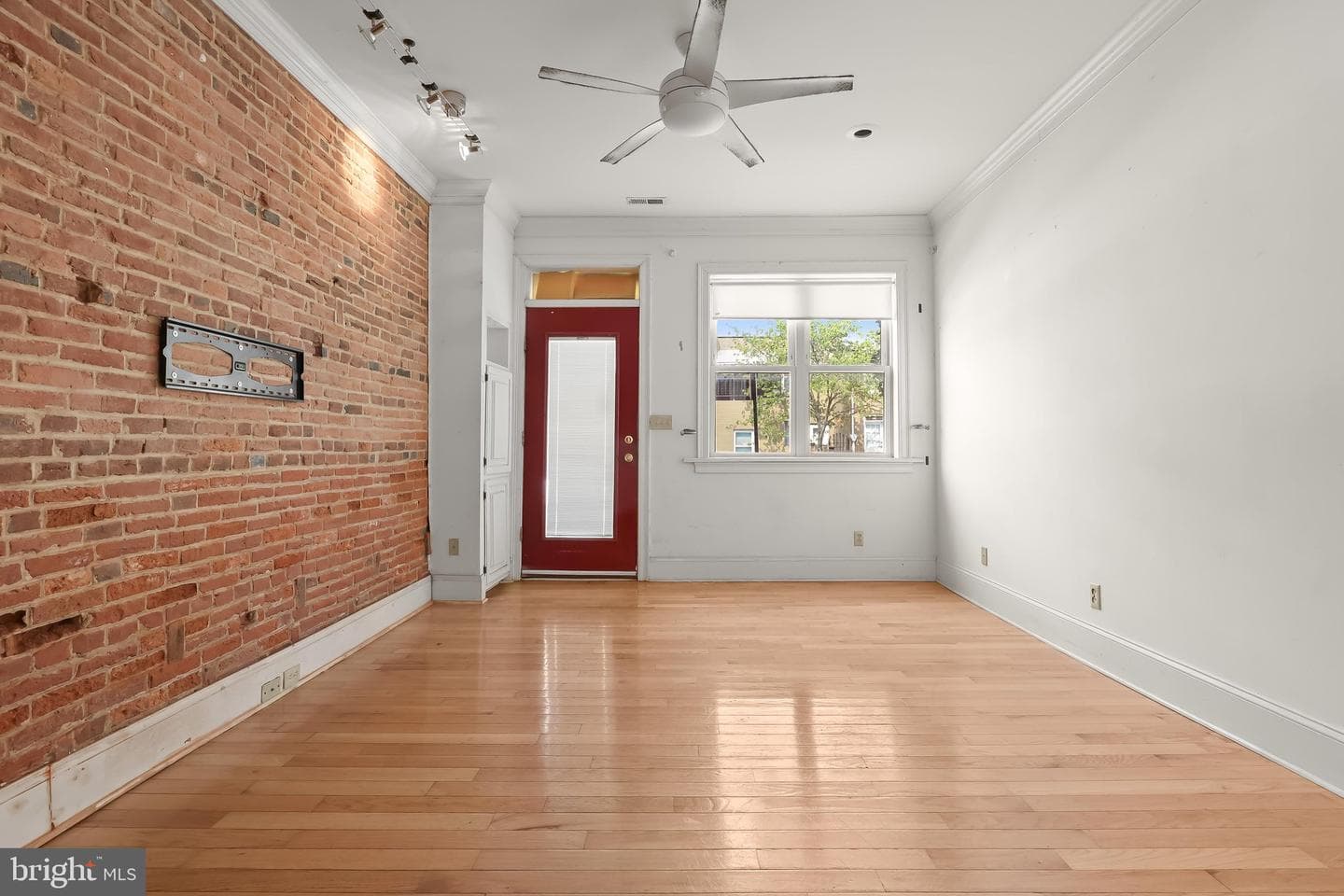 517 S Patterson Park Avenue photo 3