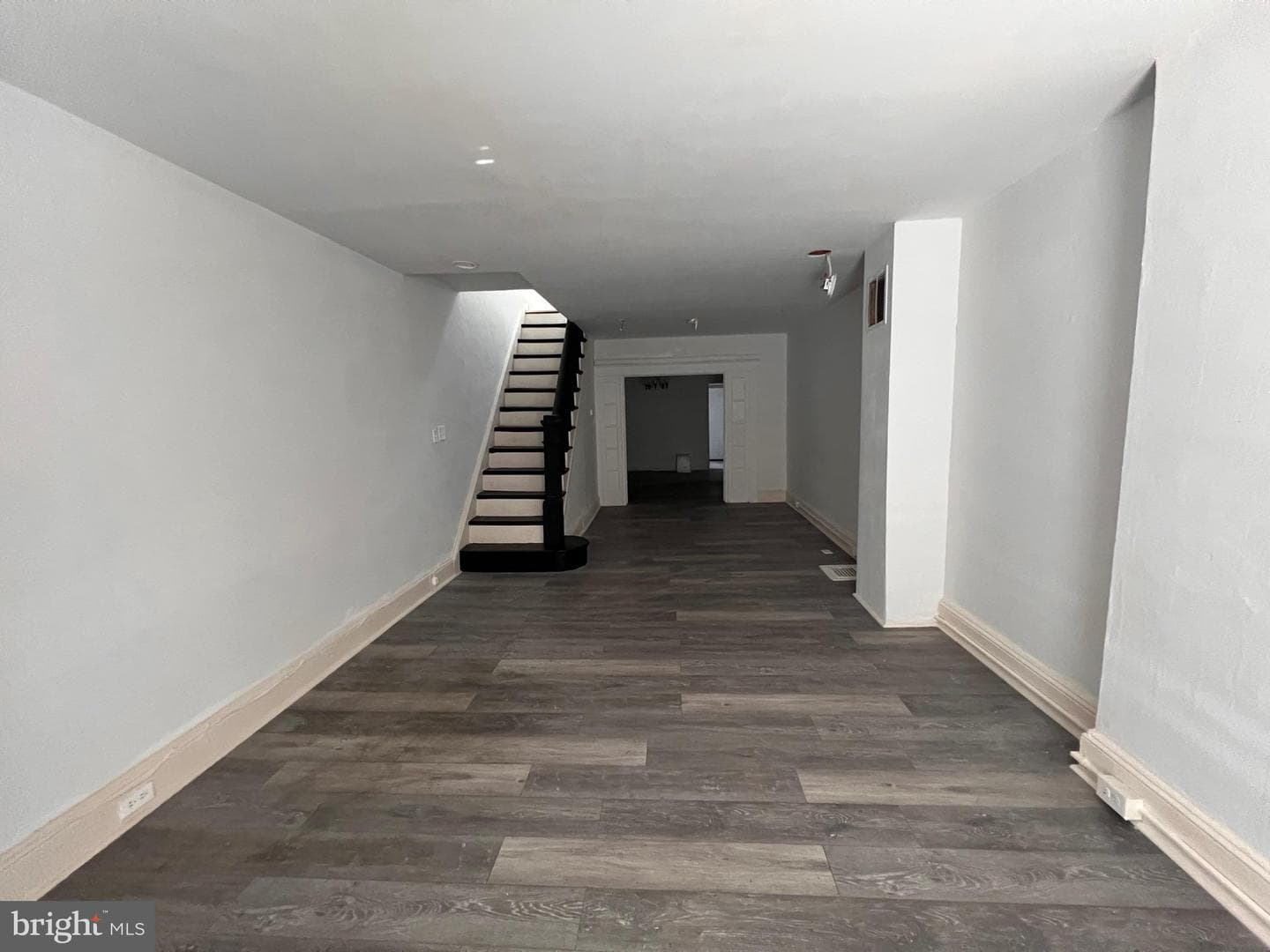 2514 E Madison Street photo 4