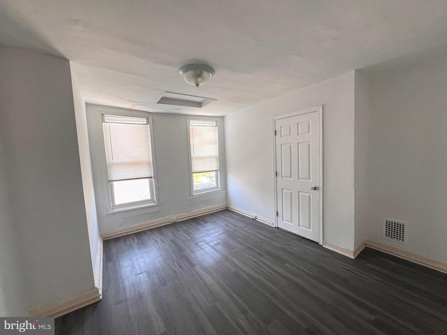 2514 E Madison Street photo 9