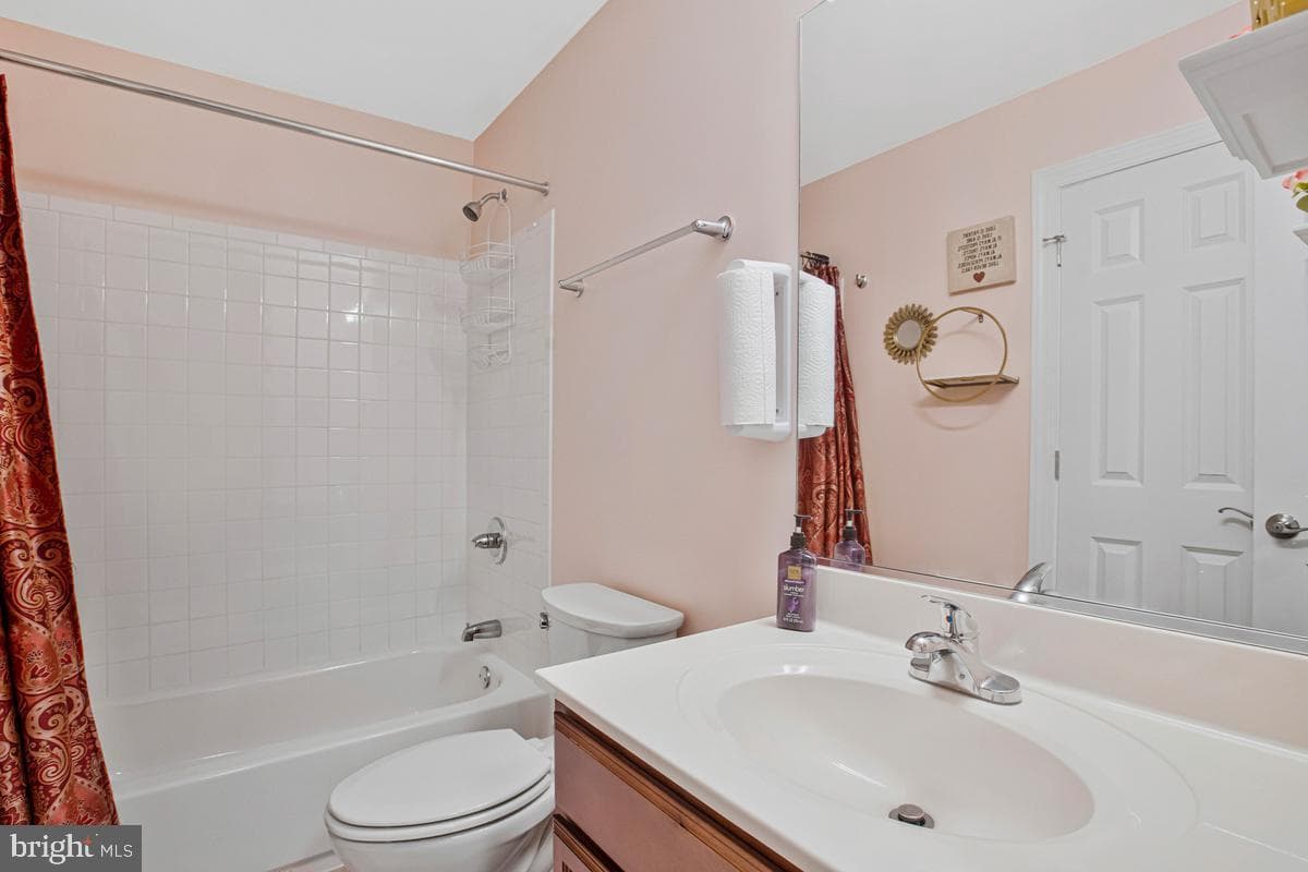 589 Baker Street photo 11