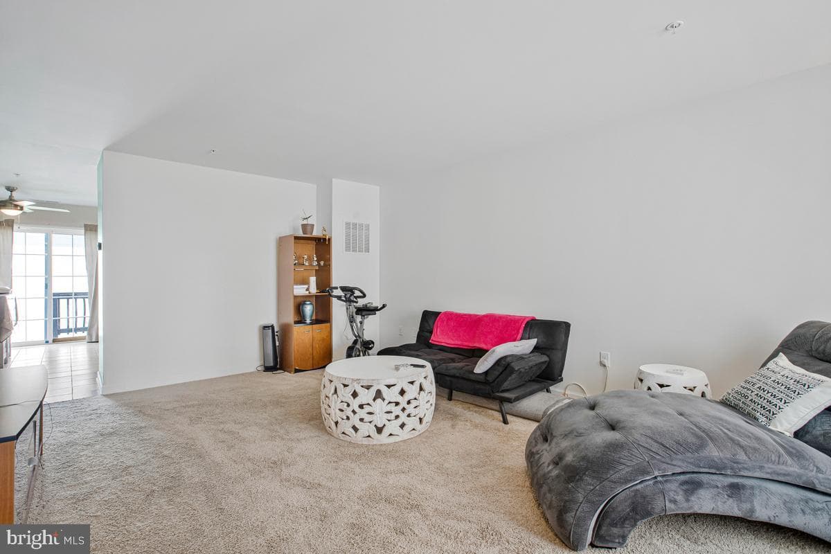 589 Baker Street photo 3