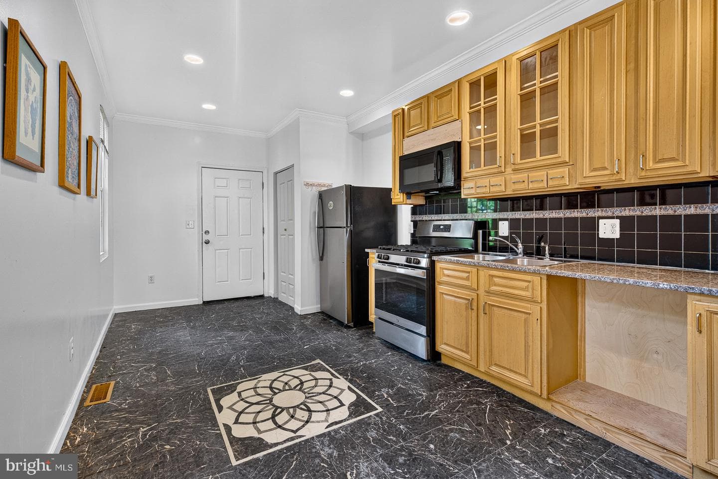 418 N Chester Street photo 9